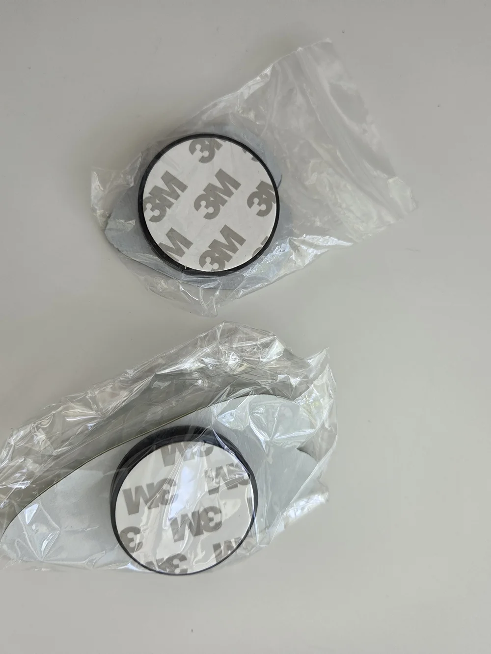Set of 2 Leaf-Shaped Pop Sockets in Deep Green and Indigo